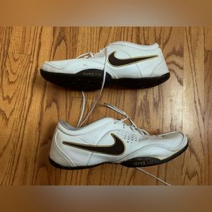 Nike Air 2008 Mens Athletic Shoes White Perforated Sneakers Sz 9.5318805-121